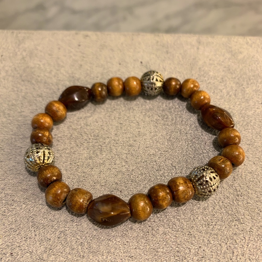 Bracelet with warm, wood colored beads